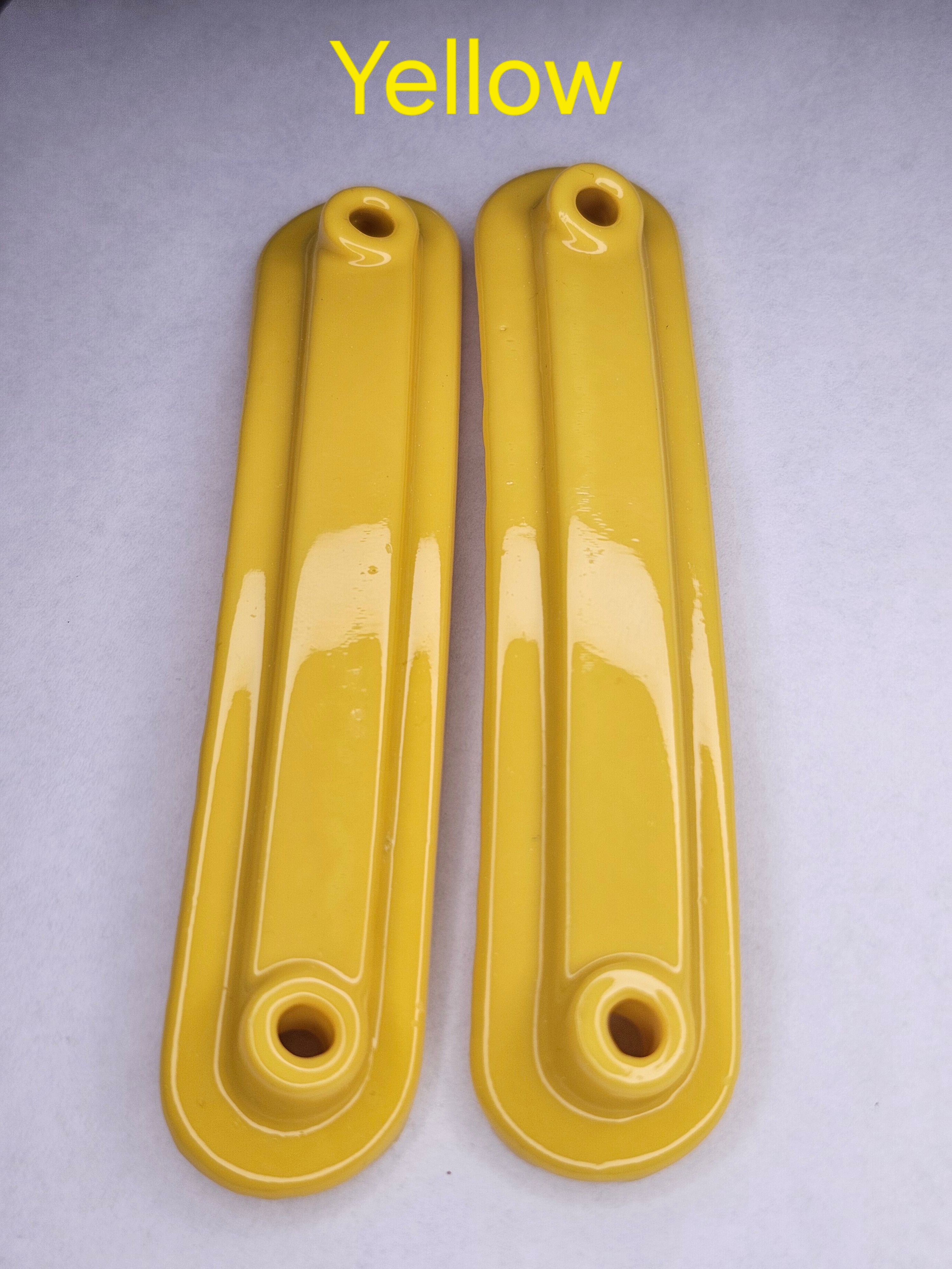 Yellow Windshield Accent Brackets for 2024+ Harley-Davidson Road Glide ( fits 10 inch Klock Works Windshield)